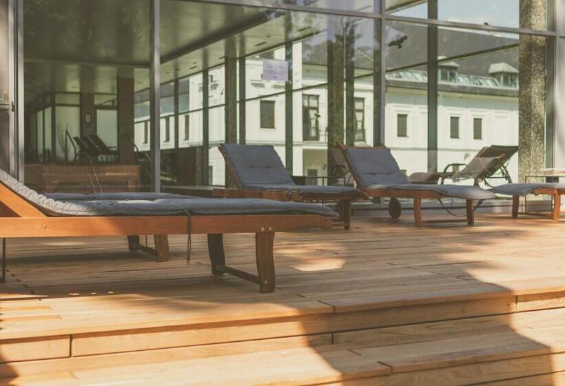 سوییت, Chateau Appony