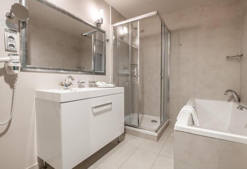 اتاق استاندارد, Chateau Appony