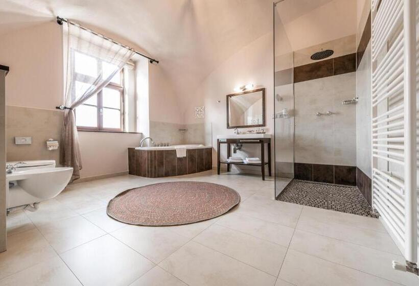 سوییت, Chateau Appony