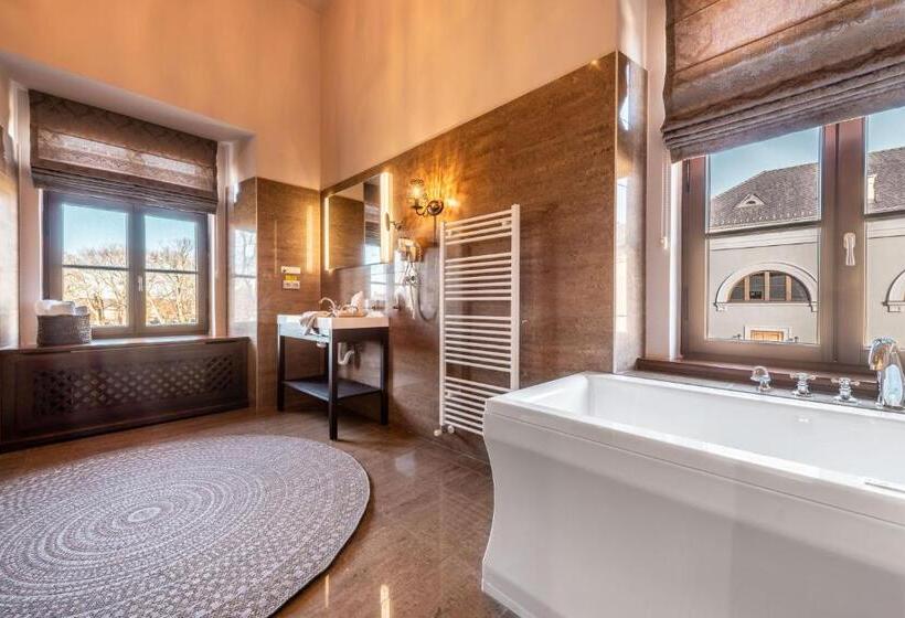 سوییت, Chateau Appony