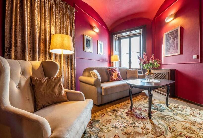 سوییت, Chateau Appony