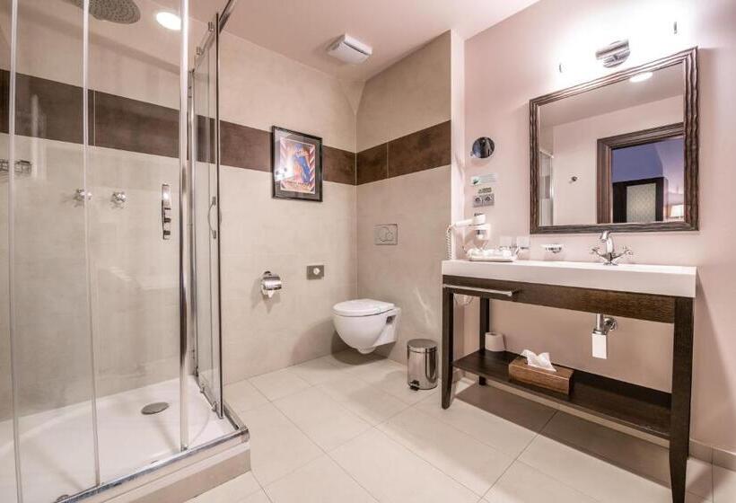 سوییت, Chateau Appony