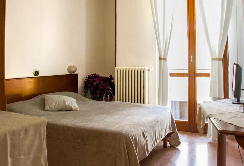 Quarto Estandar Individual com Sacada, Domus