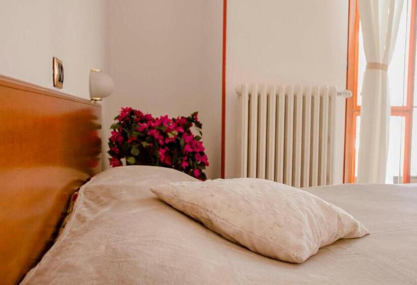 Chambre Standard Individuelle avec Balcon, Domus