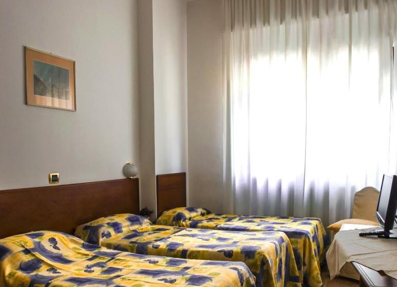 Chambre Triple Standard, Domus