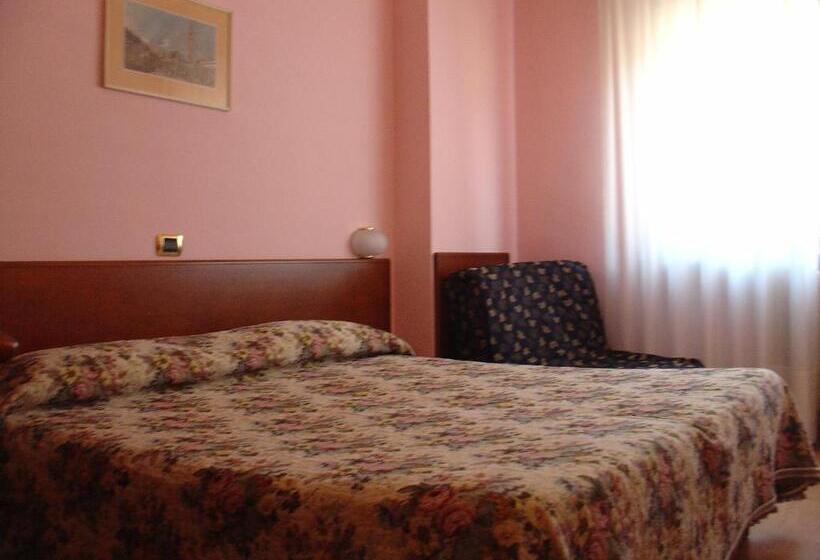 Chambre Triple Standard, Domus