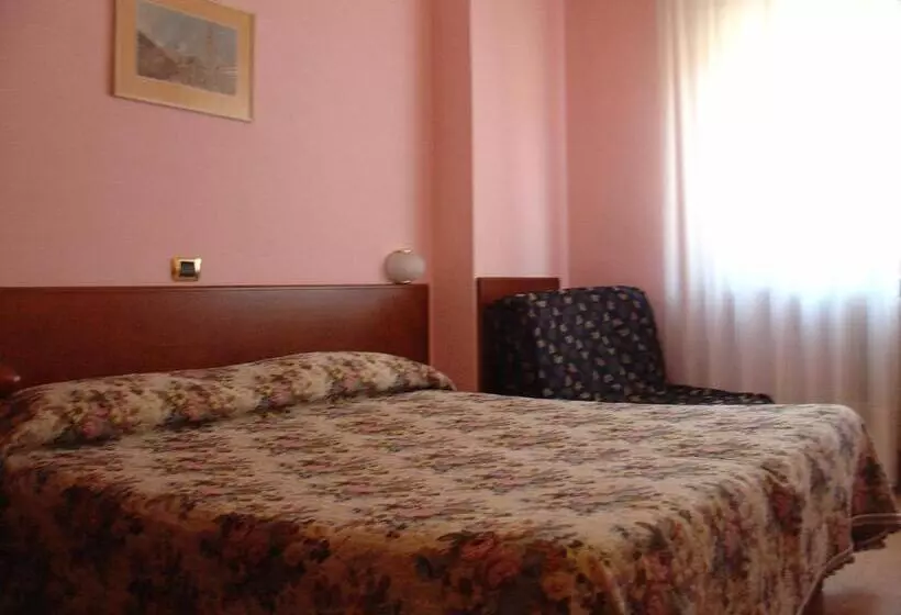 اتاق استاندارد سه نفره, Domus
