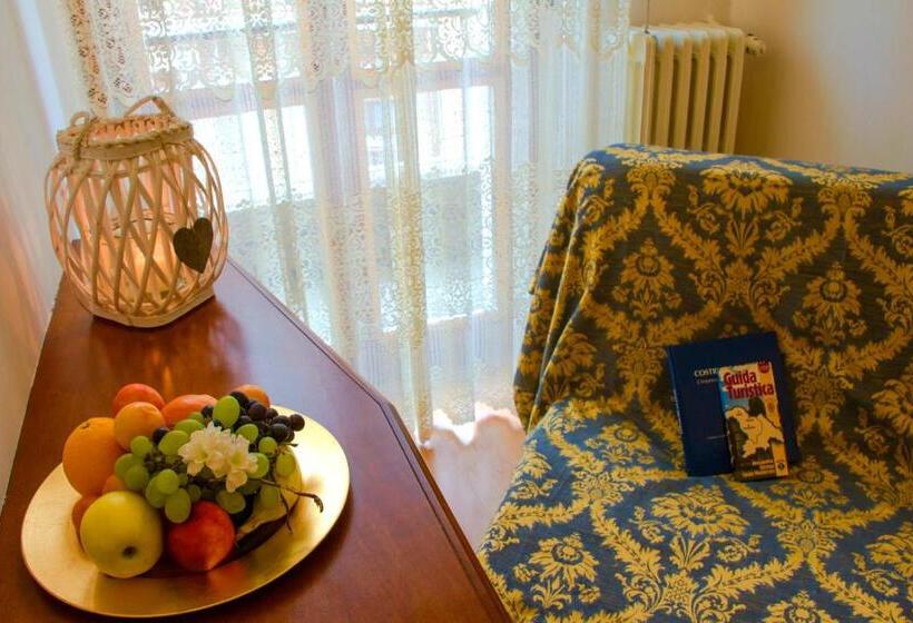 Chambre Standard avec Balcon, Domus