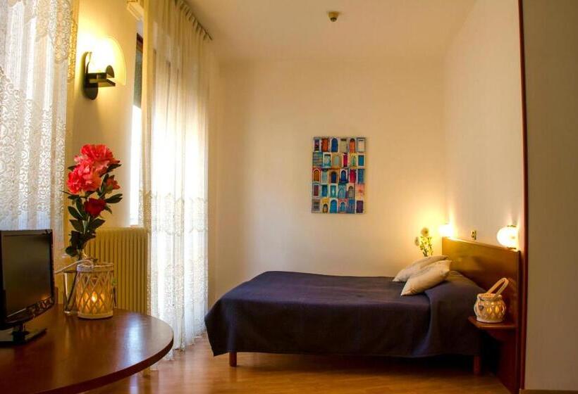 Chambre Standard avec Balcon, Domus