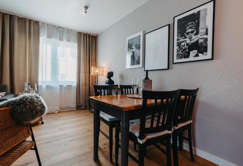 Suite Junior, Mana Lisa Boutique