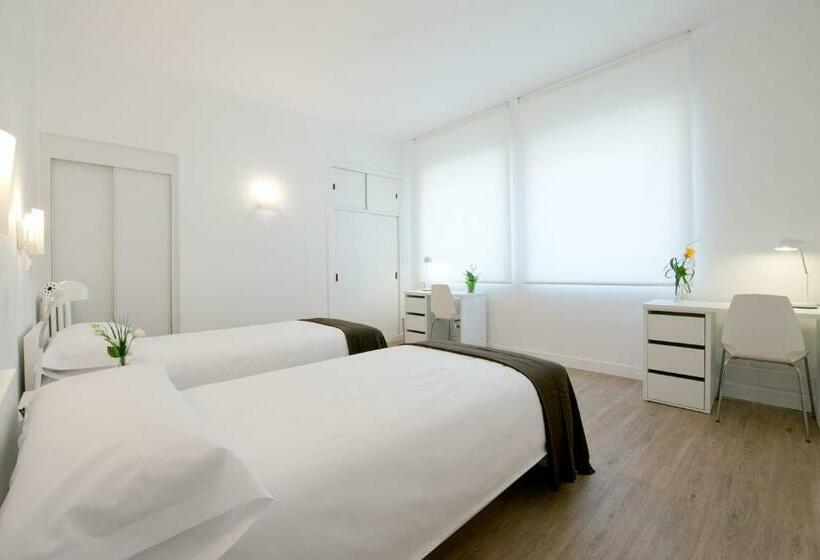 اتاق سوپریور با بالکن, Neomagna Madrid