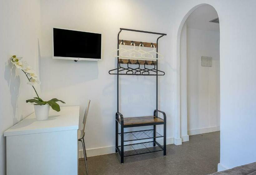 اتاق سوپریور با بالکن, Neomagna Madrid