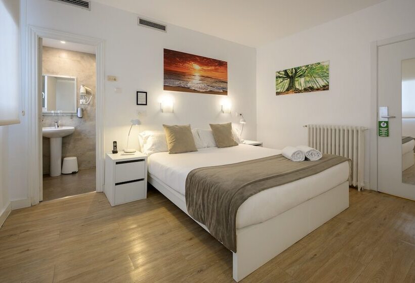 اتاق سوپریور با بالکن, Neomagna Madrid