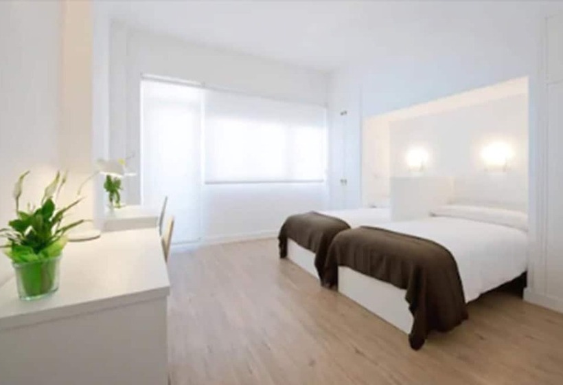 اتاق سوپریور با بالکن, Neomagna Madrid