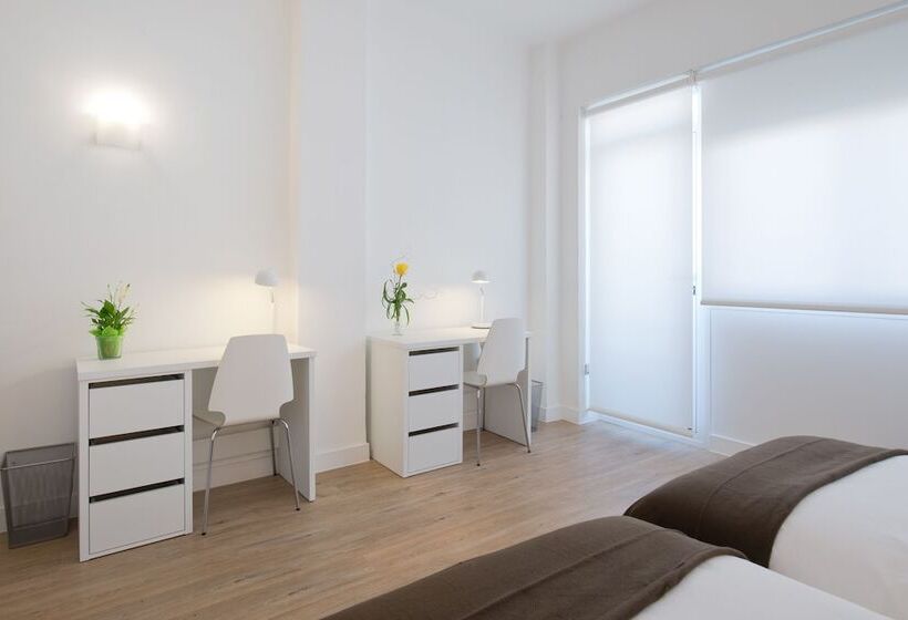 اتاق سوپریور با بالکن, Neomagna Madrid