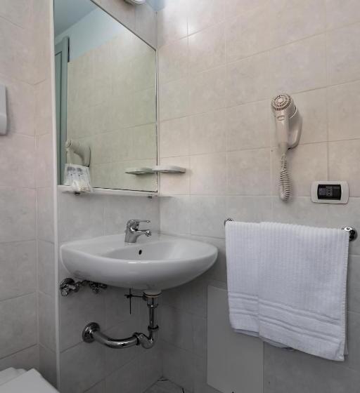 패밀리 룸, Quasar