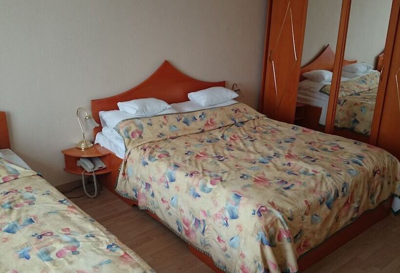 标准三人间, Rudolf