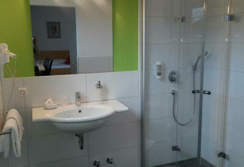 标准单人间, Goldene Rose