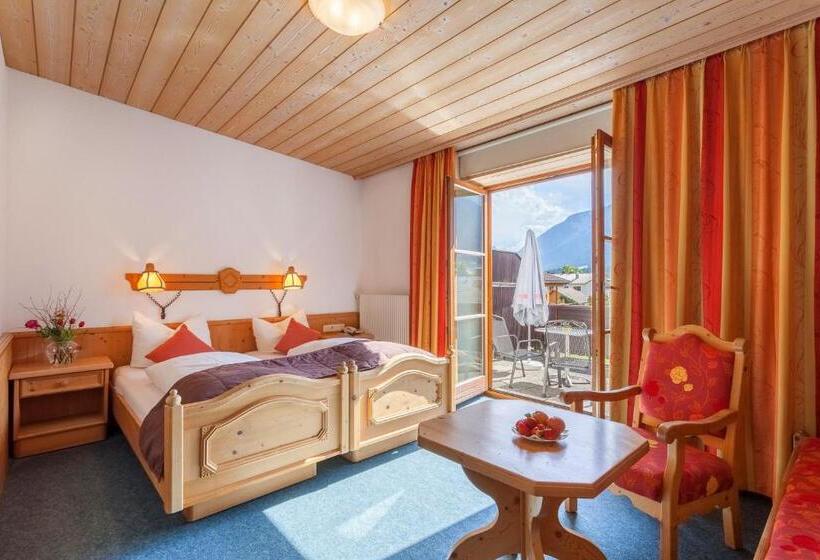 חדר סטנדרט לשלושה, Goldene Rose