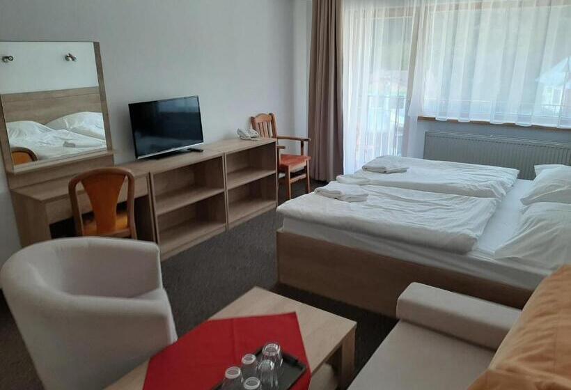 חדר משפחתי, Toliar