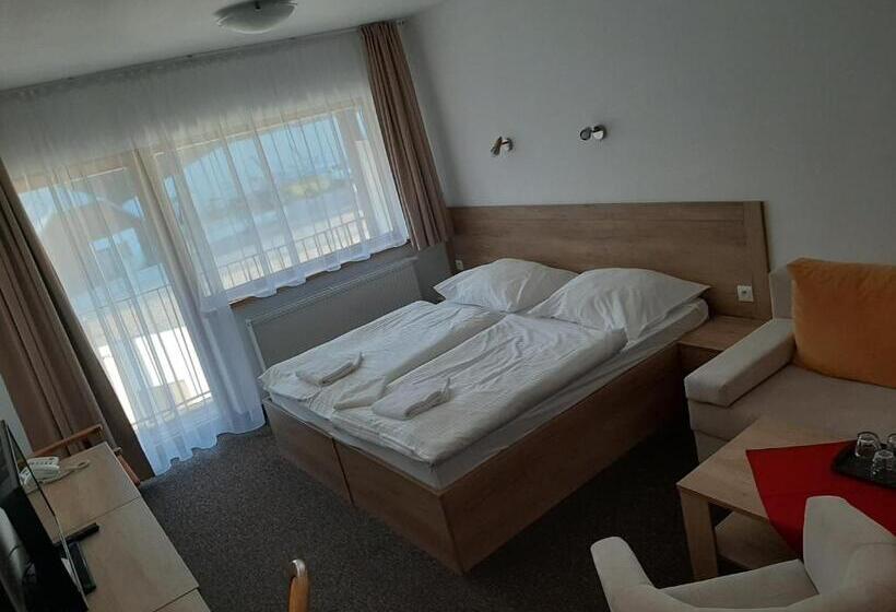 חדר משפחתי, Toliar