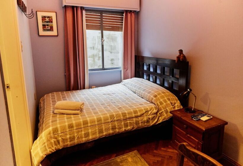 غرفة قياسية حمام مشترك, Una Noche Más