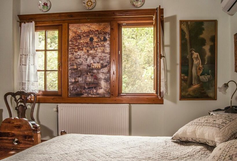 חדר סטנדרט לשלושה, Viraggas