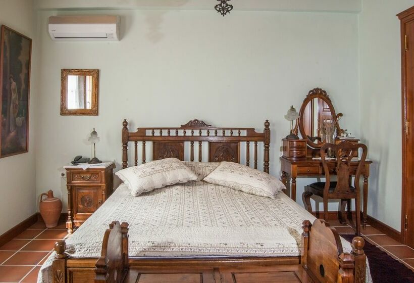 חדר סטנדרט לשלושה, Viraggas