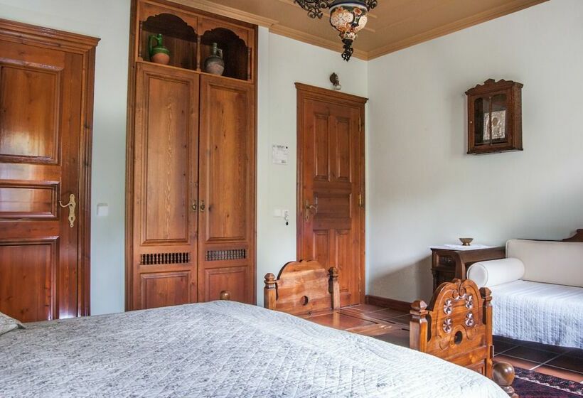 חדר סטנדרט לשלושה, Viraggas