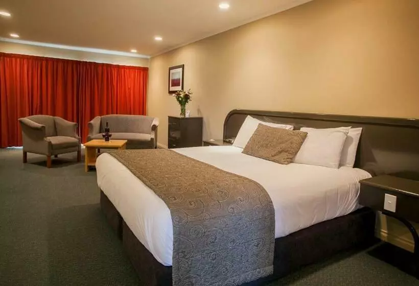 استودیوی استاندارد, Cornwall Motor Lodge
