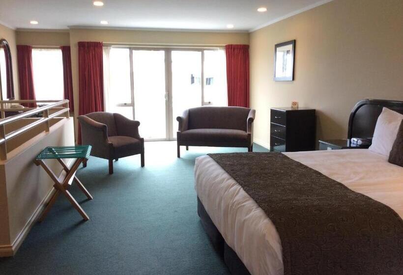 Студия Стандарт, Cornwall Motor Lodge