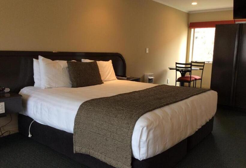 Студия Стандарт, Cornwall Motor Lodge