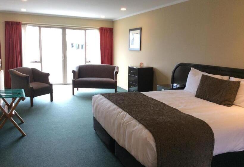Escritório Estándar, Cornwall Motor Lodge