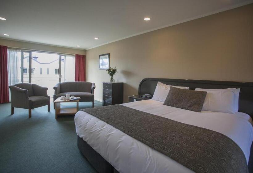 Студия Стандарт, Cornwall Motor Lodge