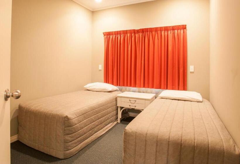 Люкс, Cornwall Motor Lodge