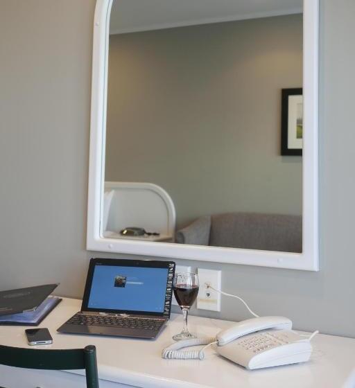 Люкс, Cornwall Motor Lodge