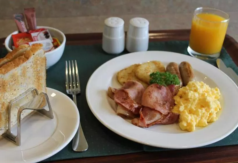 اتاق لوکس با وان آب گرم, Cornwall Motor Lodge
