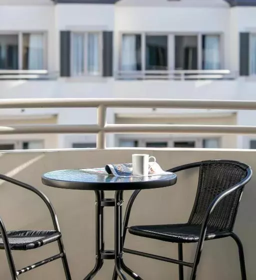 اتاق لوکس با وان آب گرم, Cornwall Motor Lodge