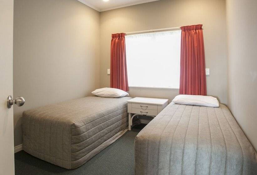 Люкс, Cornwall Motor Lodge