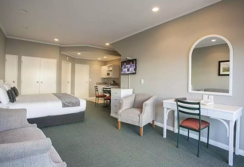 سوییت, Cornwall Motor Lodge