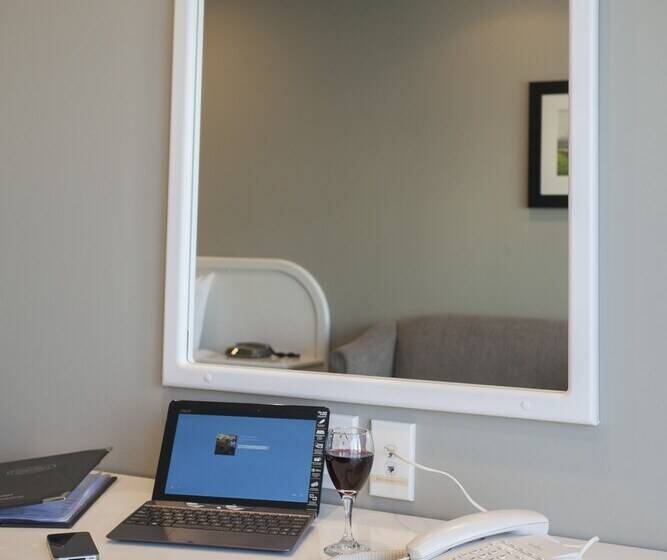 Люкс, Cornwall Motor Lodge