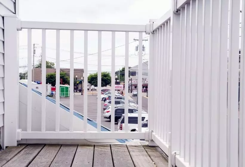 スイート, Seabreeze Motel