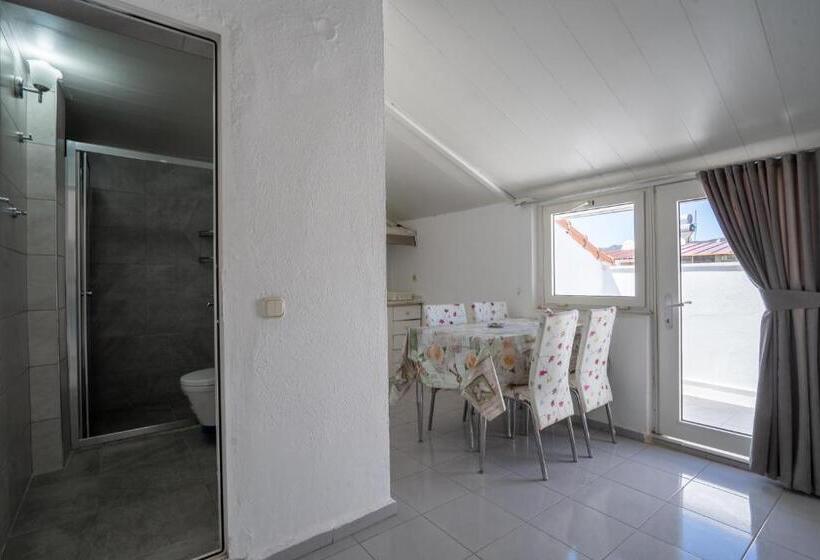 חדר סטנדרט לשלושה, Göncü Apart Otel