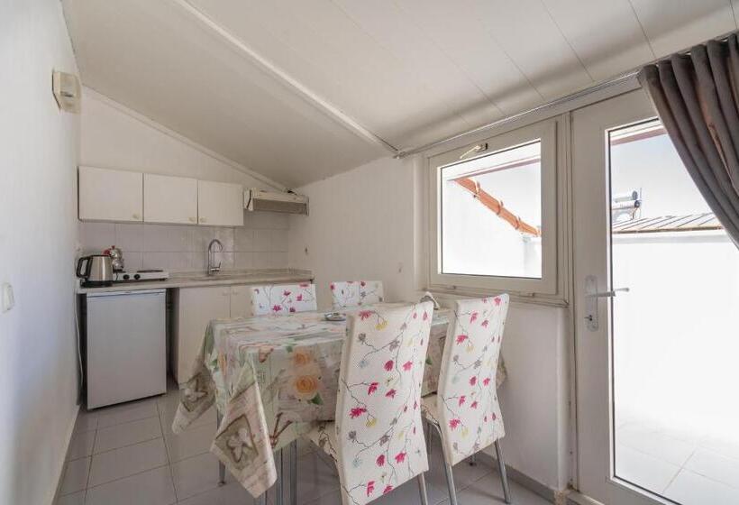 חדר סטנדרט לשלושה, Göncü Apart Otel