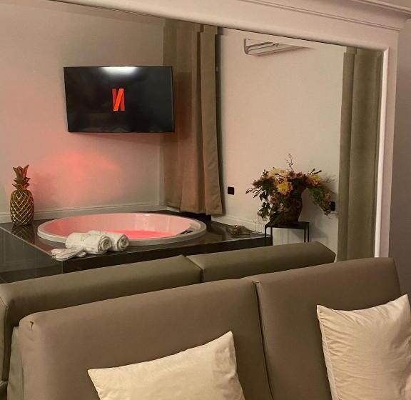 Стандартный Номер Кровать Кинг, Nm Luxury Suites