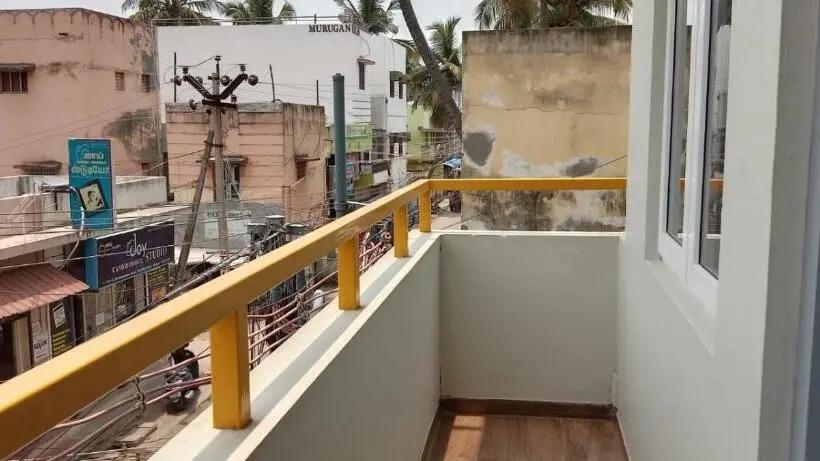 اتاق اجرایی سه نفره, Moshisnest Madurai