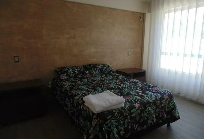 اتاق استاندارد یک نفره, Hostal Sky