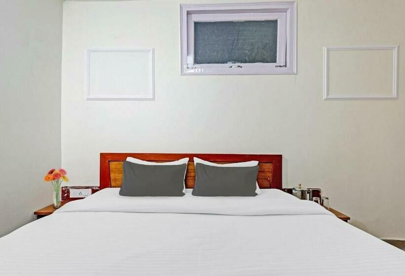 اتاق لوکس سه تخته, Oyo Flagship 87763 Vasudev Inn