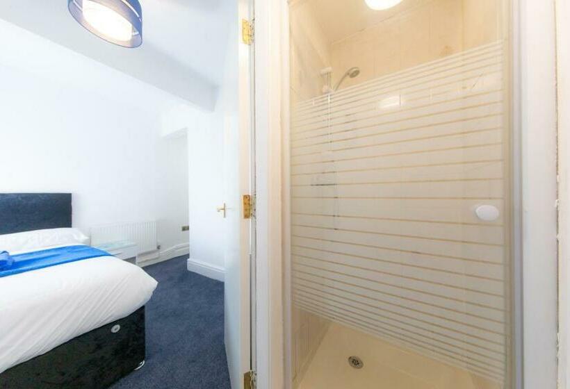 Budget Værelse, The Adonis