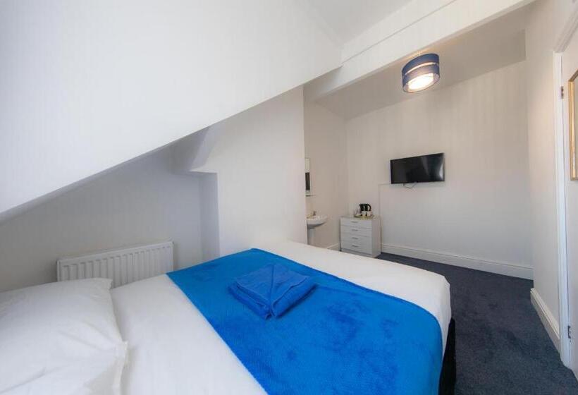 Budget Værelse, The Adonis